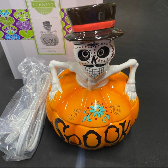 Scentsy Spooky Day of the Dead full size wax warmer pumpkin skeleton Halloween - Picture 1 of 8